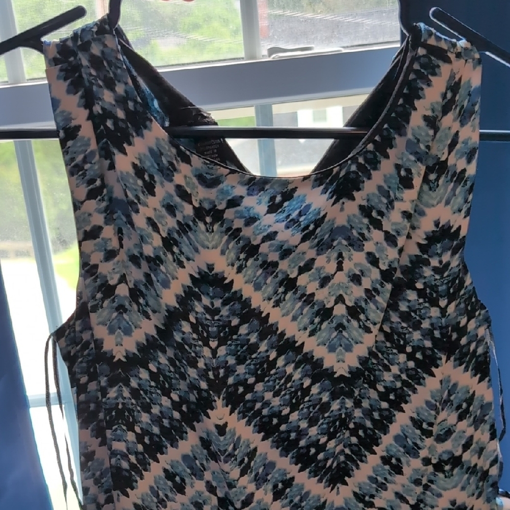 Chevron Patterned Sleeveless Top
